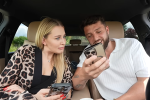 Andziaks zajrzała w telefon męża, a tam? Wiadomości z byłą! "A co to jest?"