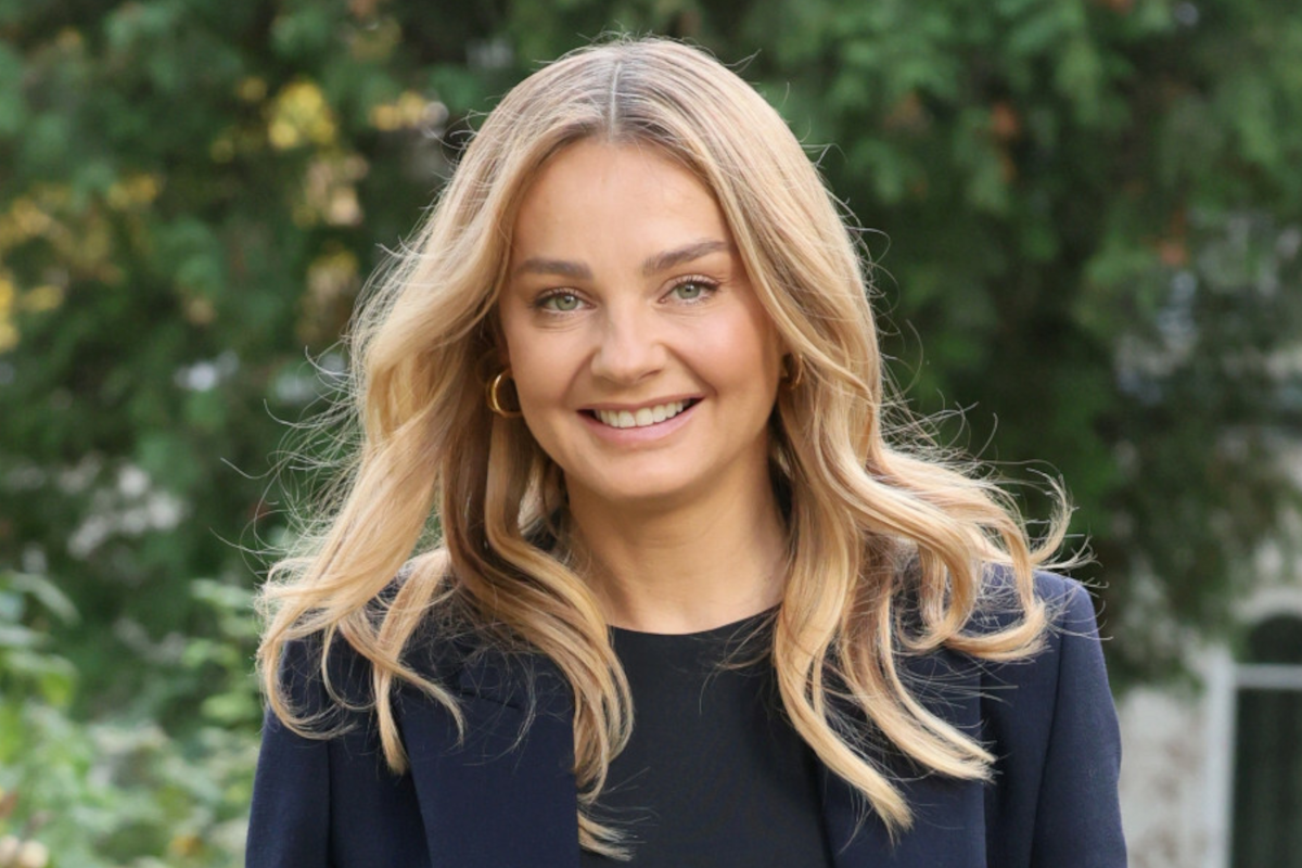 Już nie wide leg. Spodnie palazzo niebawem zaleją ulice. Małgorzata Socha już je nosi. Podobne kupisz na wyprzedaży