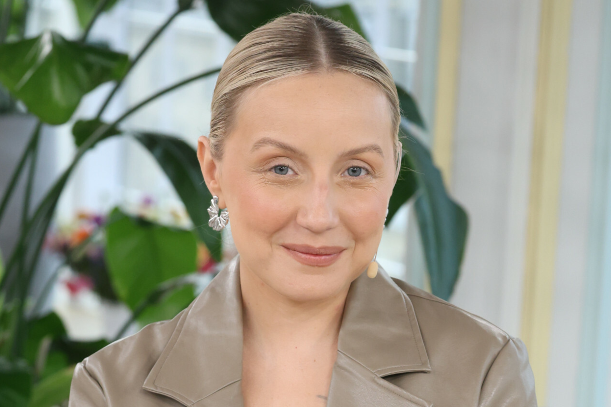 Prowadząca "Dzień Dobry TVN" w modnej bluzce w stylu "quiet luxury". Teraz kupisz ją na wyprzedaży w Reserved