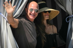 Jeff Bezos i Lauren Sanchez w miesiącu miodowym za tysiące euro!