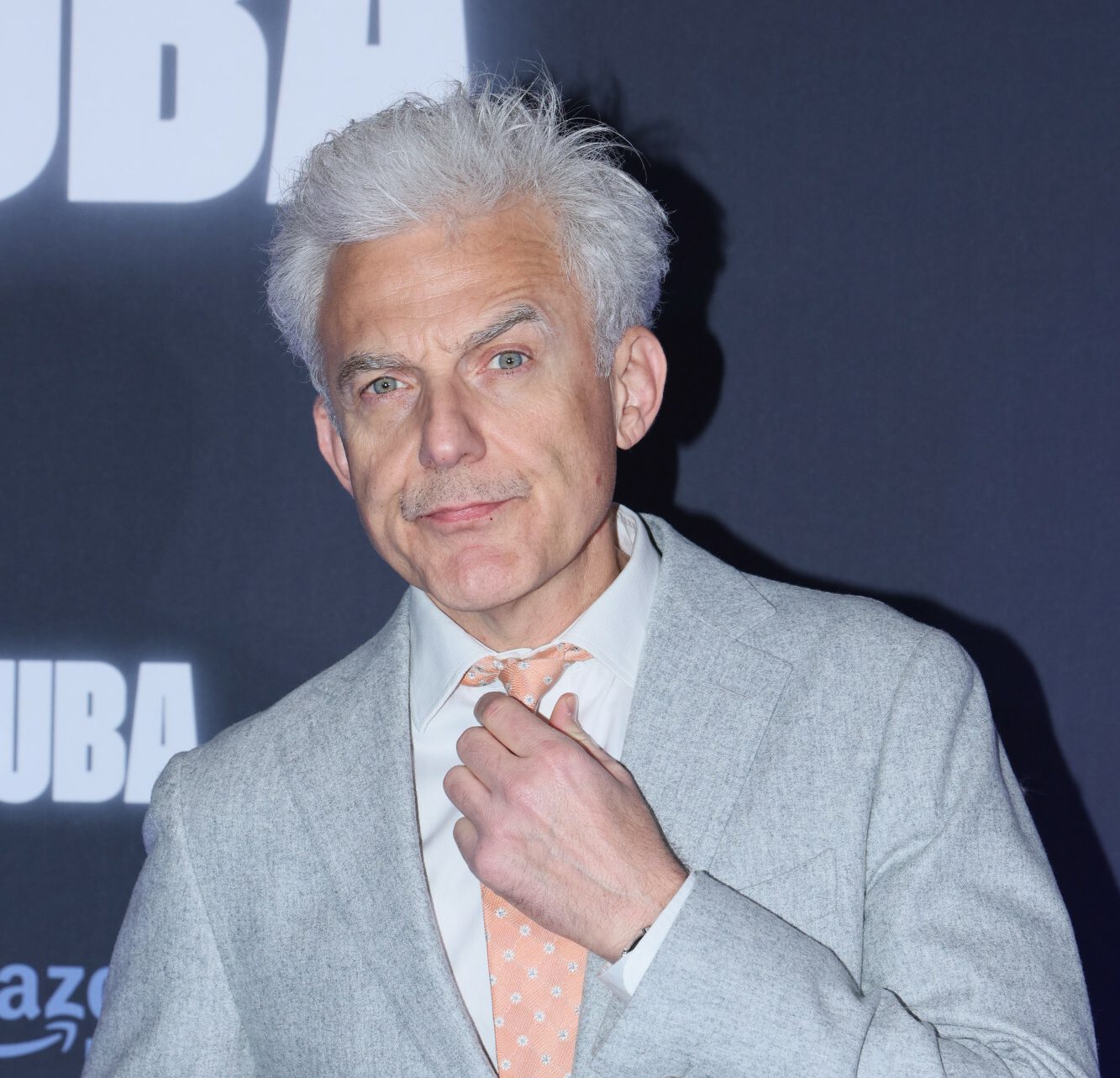 Hubert Urbański z TVN-u do... innej stacji. Wiemy, gdzie i ile będzie zarabiał