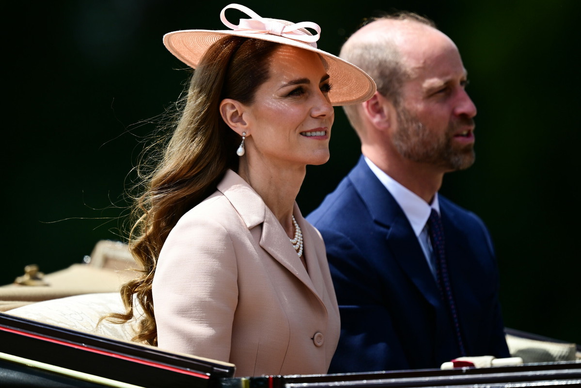 Księżna Kate zaskoczyła w Diorze! Stylizacja z wizyty Macronów powala