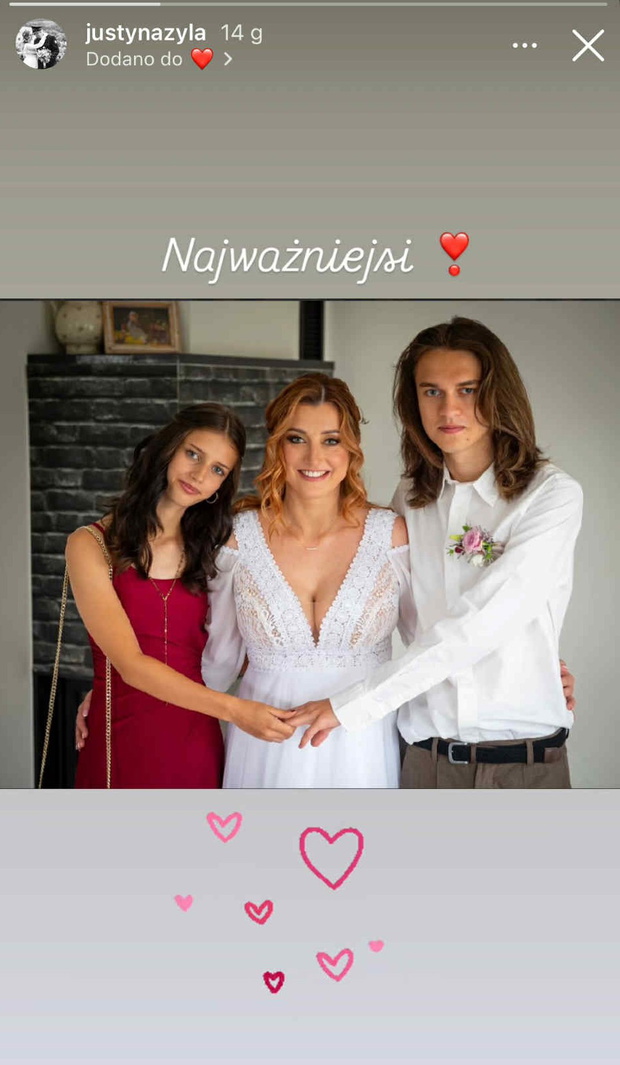 Justyna Żyła pokazała kadr ze ślubu. Pozuje razem z dorosłym synem i 13-letnią córką