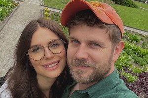 Antoni Królikowski pokazał zdjęcie ukochanej. Wielka radość i świętowanie