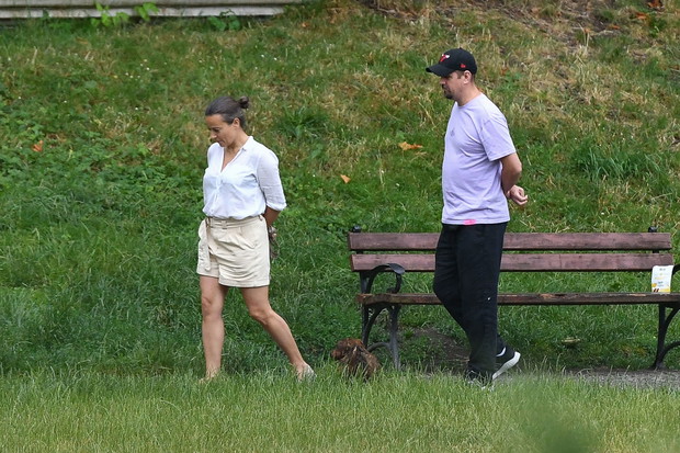 Anna Mucha na spacerze