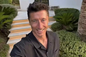 Robert Lewandowski przeszedł metamorfozę. Na nowym zdjęciu jest nie do poznania