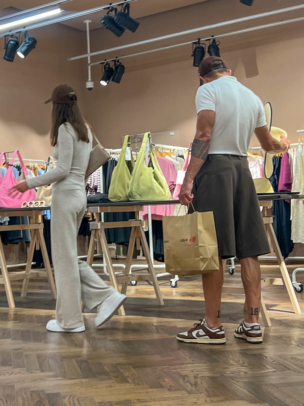 Jakub Rzeźniczak i Paulina Rzeźniczak na zakupach