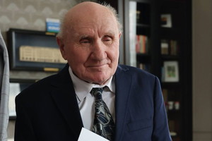 Najstarszy maturzysta w Polsce uhonorowany. Wyjątkowa nagroda od prezydenta Kalisza