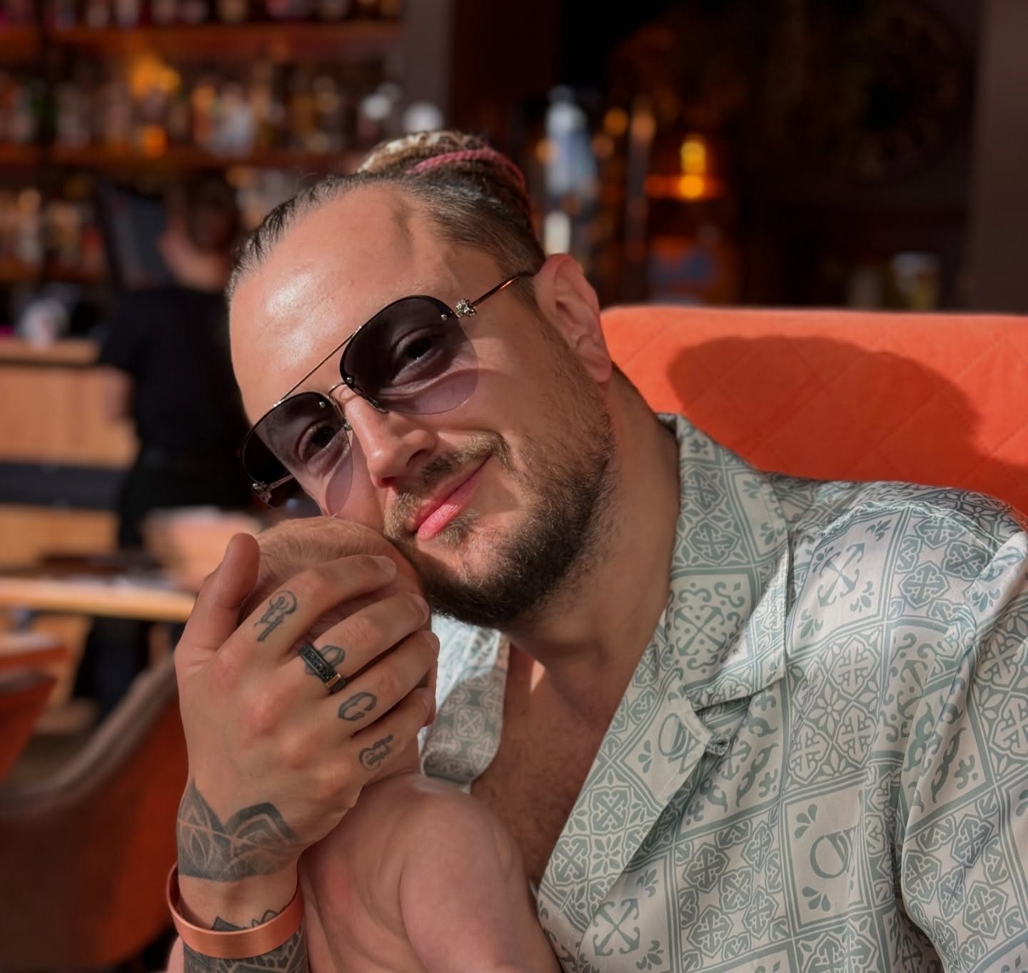 Alek Baron zachwycony włoskim latem. Wzruszające zdjęcie z synkiem: "Like Father like Son"