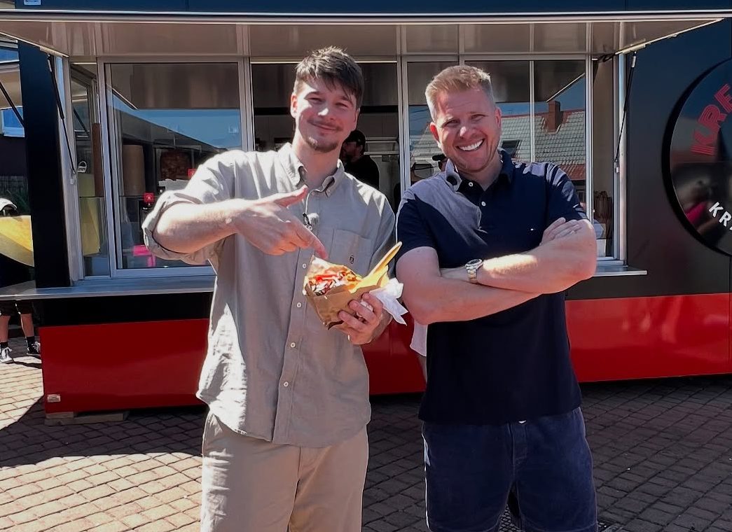 Filip Chajzer pozuje z synem Nawrockiego. W komentarzach poruszenie