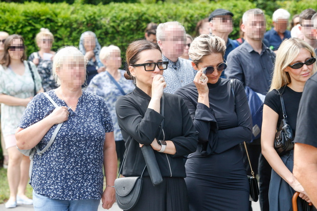 Beata Tadla, Magdalena Steczkowska i Kasia Moś na pogrzebie Joanny Kołaczkowskiej