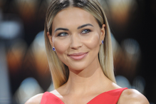Sandra Kubicka w sukience za 50 złotych relaksuje się na jachcie za milion. Wiemy, gdzie ją kupiła