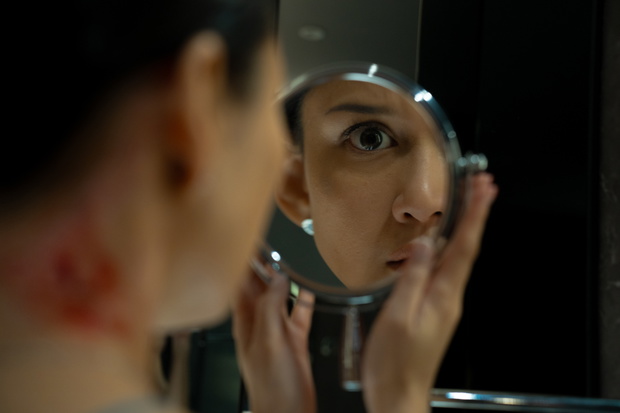 „Zwykła kobieta” na Netfliksie – thriller psychologiczny, który wstrząsa do głębi