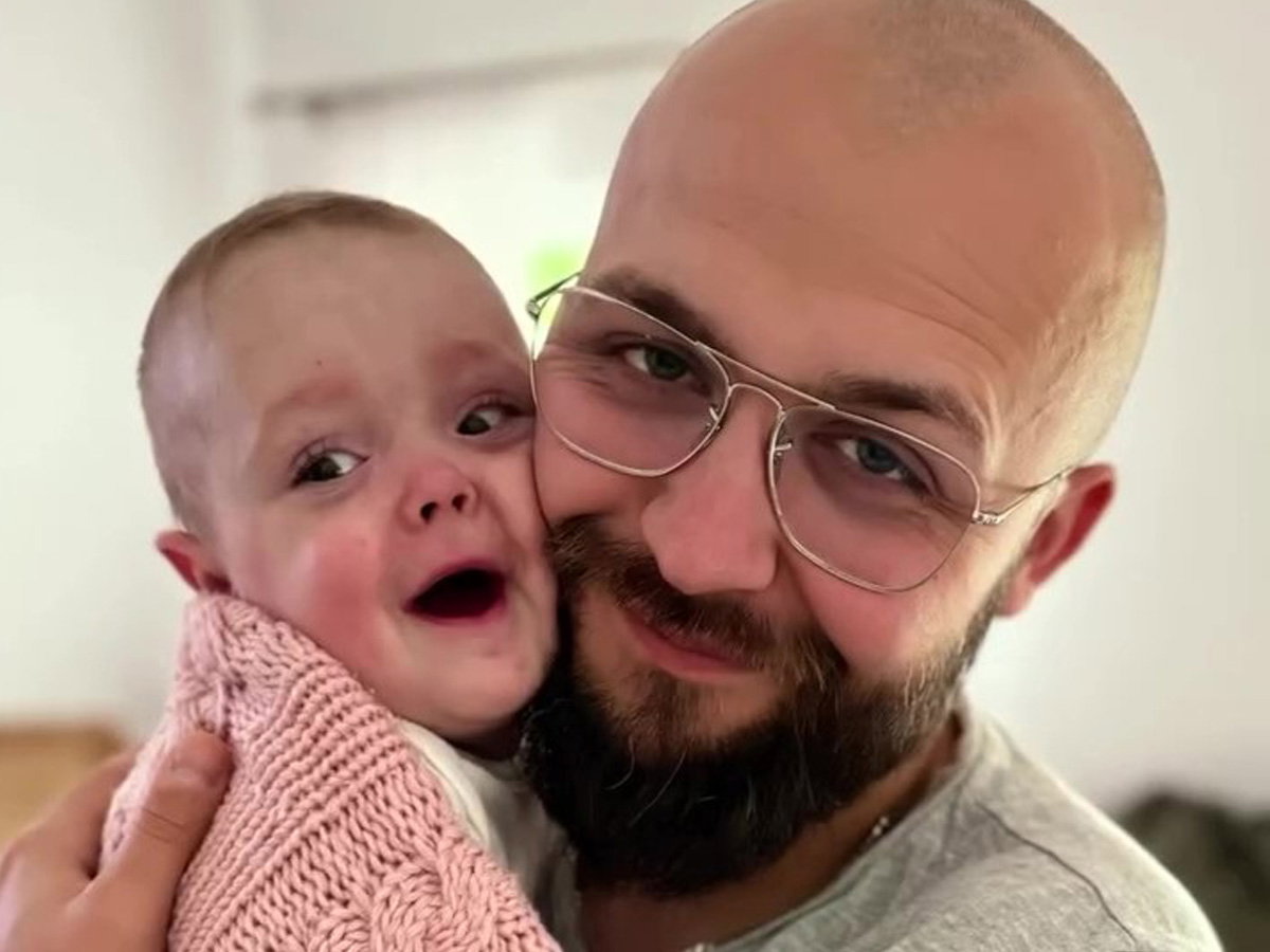 Poruszająca piosenka Roberta ze "ŚOPW" o walce o życie córki. "Tylko plastik dzieli nas"