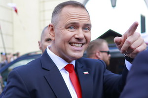Karol Nawrocki wycałował Agatę Dudę tuż po zaprzysiężeniu – Andrzej Duda tuż obok!