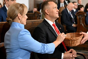 Nawroccy dali 200 zł na tacę! Ksiądz komentuje
