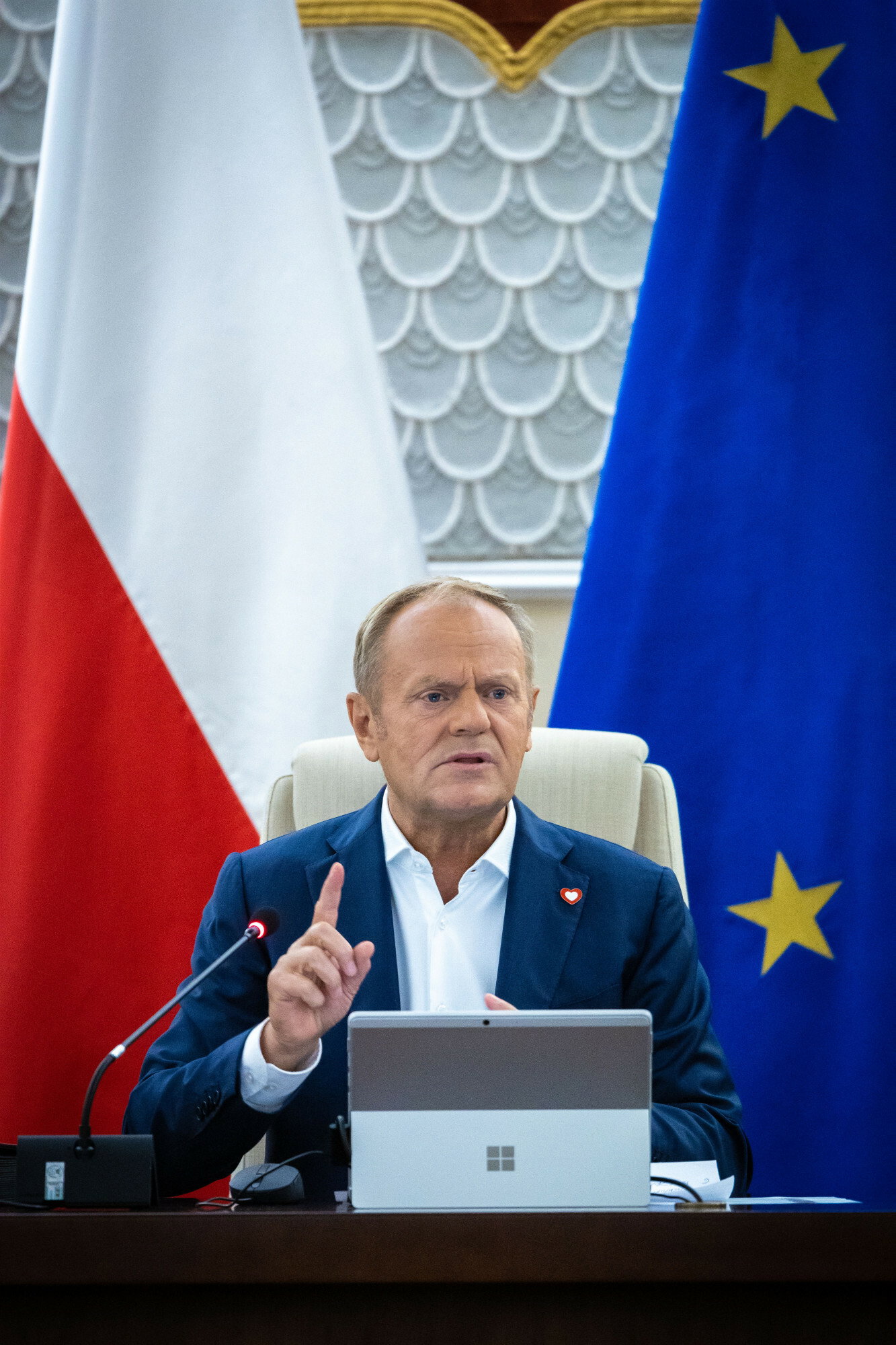 Koncert Maxa Korża na PGE Narodowym w Warszawie przerodził się w chaos. Donald Tusk potwierdził, że wobec 63 osób – 57 Ukraińców i sześciu Białorusinów – wszczęto postępowanie deportacyjne. Interweniowała policja, a w sieci zawrzało po incydencie z bander
