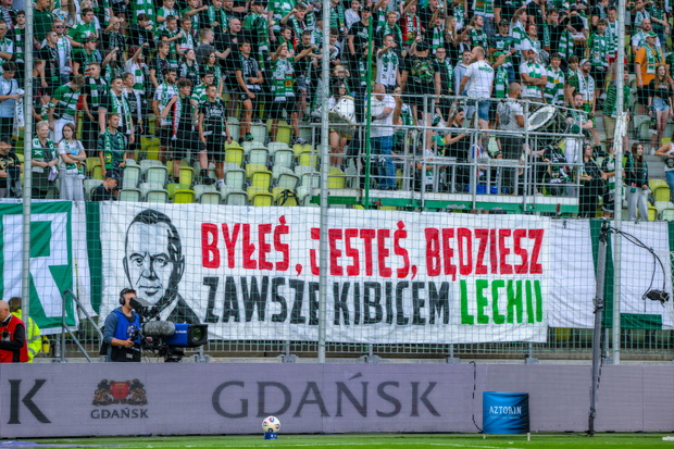 Prezydent Karol Nawrocki na meczu Lechii Gdańsk