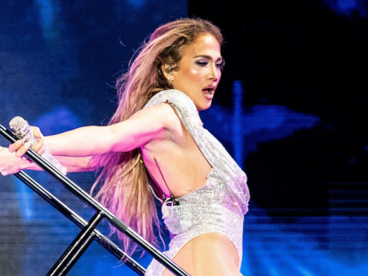 Fani krzyczeli z całych sił! Niemożliwe, co w trakcie koncertu pojawiło się na ciele Jennifer Lopez