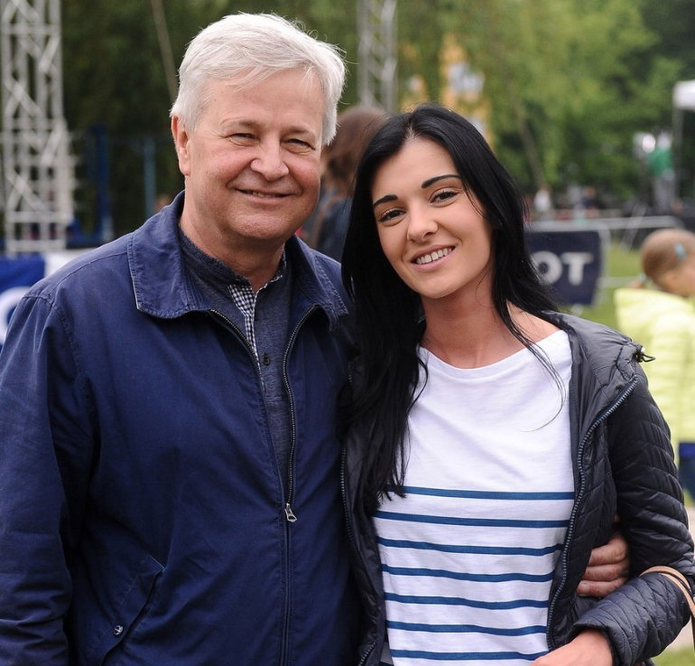 Apoloniusz Tajner z partnerką, Izabelą Podolec