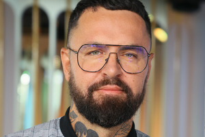 Łukasz Urbański walczy z guzem mózgu. Fryzjer z "Top Model" wyznał: "Gdy choroba obniża poczucie własnej wartości do zera, to..."