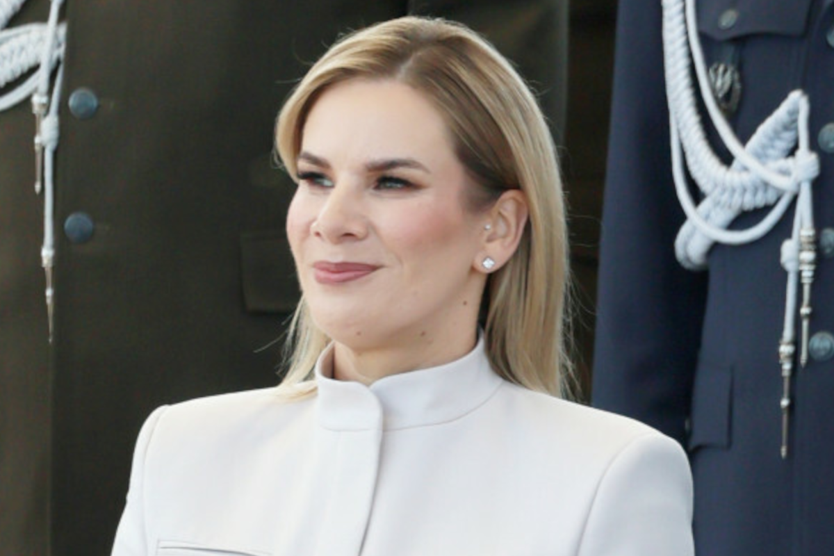 Marta Nawrocka zachwyciła na obchodach Święta Wojska Polskiego. Stylistki zwracają jednak uwagę na jeden szczegół