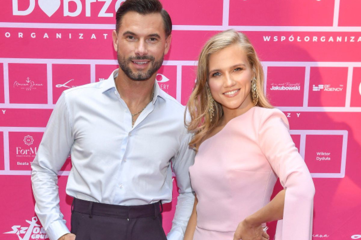 Odziana w róż od stóp do głów Agnieszka Kaczorowska bryluje na czerwonym dywanie