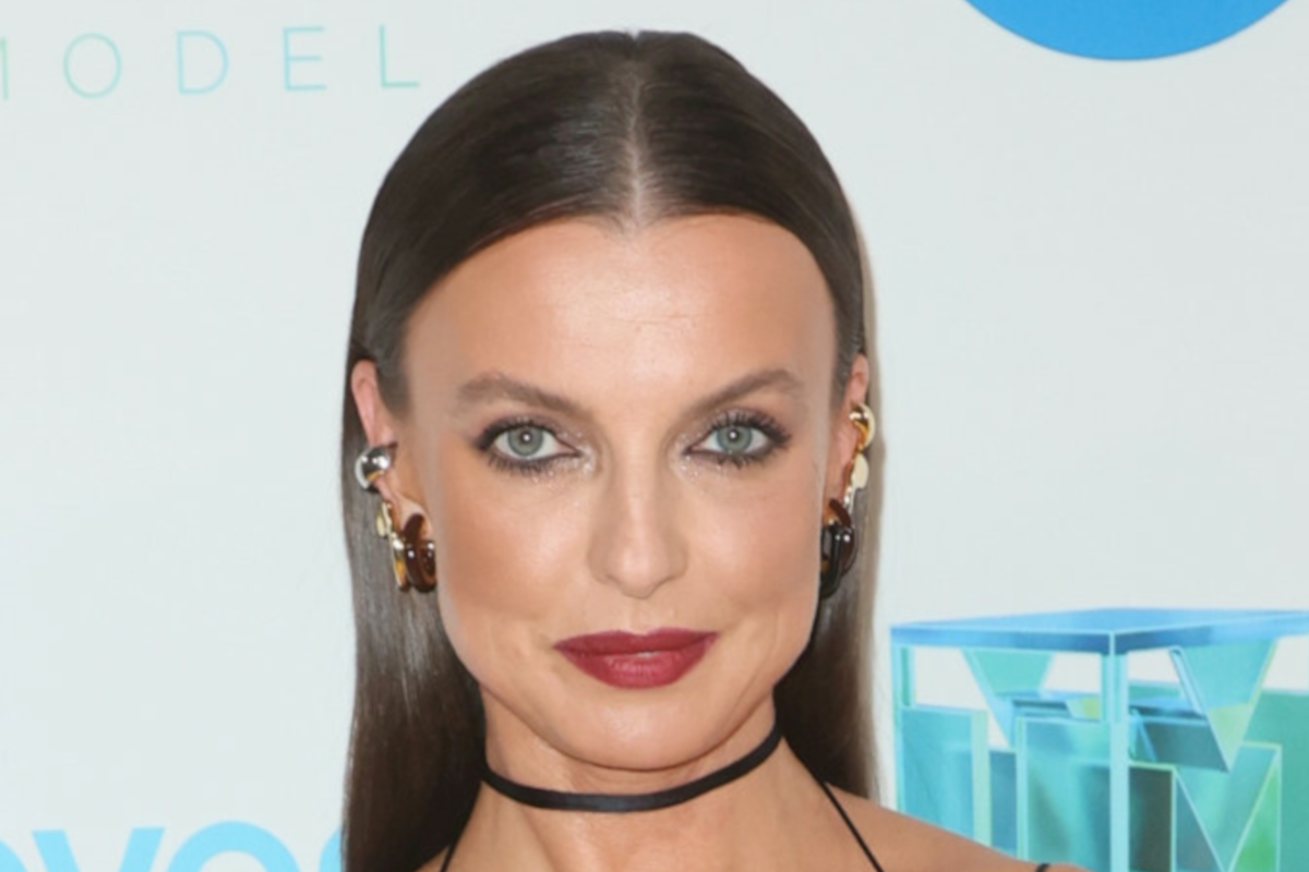 Kasia Sokołowska promuje "Top Model" w marynarce "electric aubergine". To jeden z największych hitów na jesień 2025