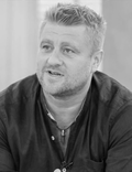 Tak wygląda dziś grób Tomasza Jakubiaka. Jeden szczegół porusza do łez