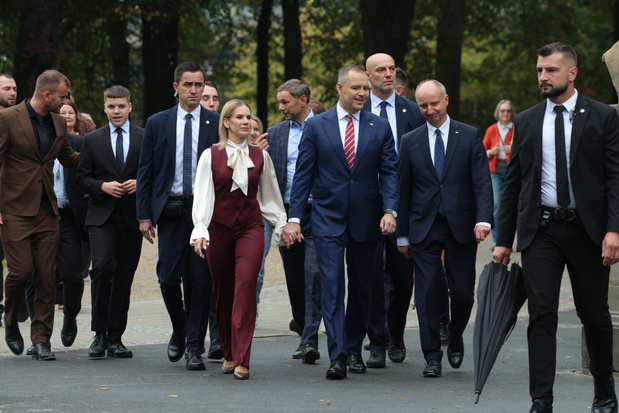 Zaskoczenie podczas Narodowego Czytania 2025 – stylizacja pierwszej damy i poezja Kochanowskiego