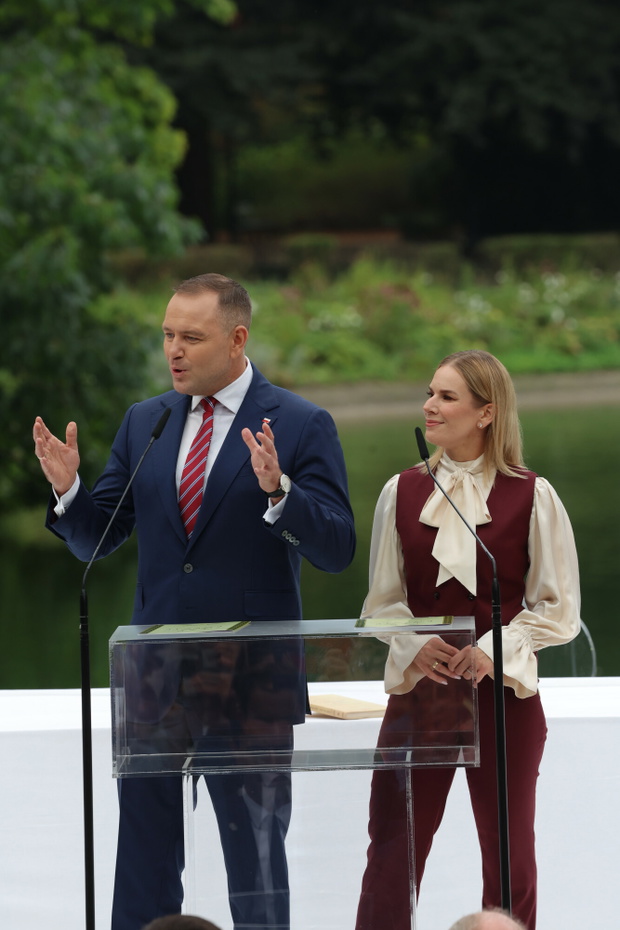 Salwy śmiechu w Ogrodzie Saskim! Narodowe Czytanie 2025 zaskoczyło publiczność