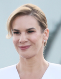Ta bluzka w stylu "preppy" jest hitem na jesień 2025. Marta Nawrocka już ją ma w swojej garderobie