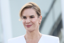 Ta bluzka w stylu "preppy" jest hitem na jesień 2025. Marta Nawrocka już ją ma w swojej garderobie