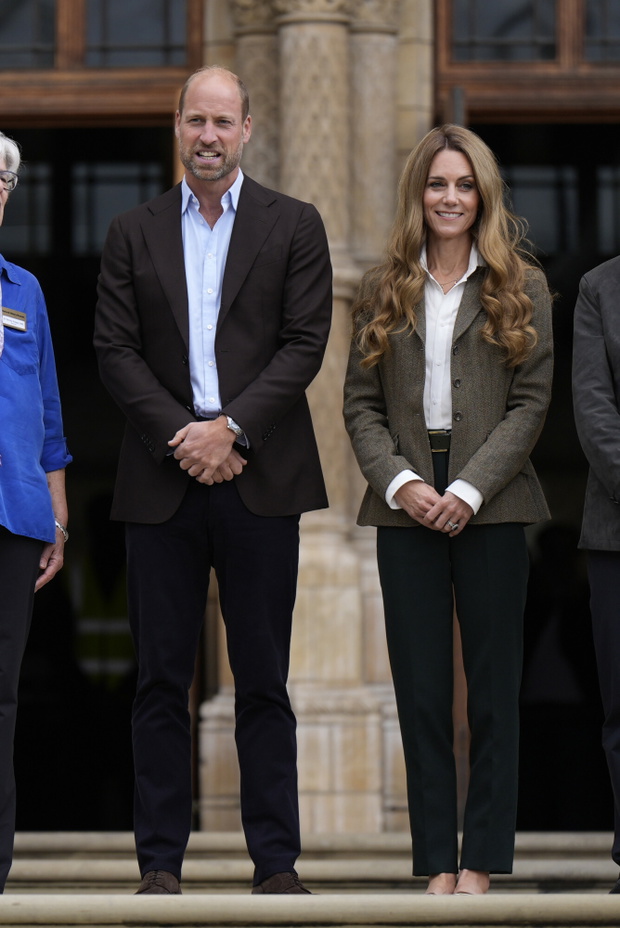 Księżna Kate w blond włosach