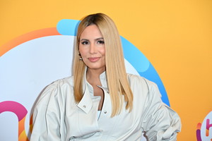 Agnieszka Hyży w najmodniejszej spódnicy tego sezonu fot. Artur Zawadzki/REPORTER