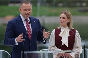 Salwy śmiechu w Ogrodzie Saskim! Narodowe Czytanie 2025 zaskoczyło publiczność