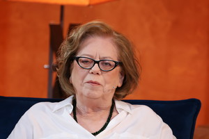 Elżbieta Zapendowska przyjechała na pogrzeb Soyki na wózku inwalidzkim. "Żadna operacja mi już nie pomoże" fot. Michal Wozniak/East News
