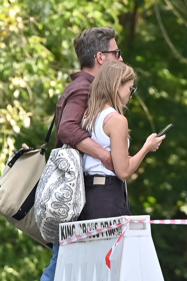 Agnieszka Kaczorowska i Marcin Rogacewicz w drodze na trening