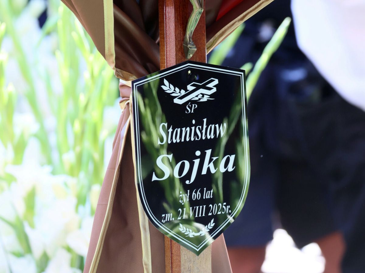 To stało się na sam koniec pogrzebu Stanisława Soyki. Poruszające, łzy same napływają do oczu