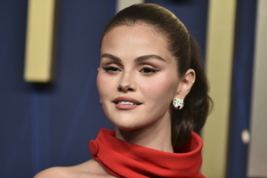 Sophisticated silk nails Seleny Gomez to najmodniejszy manicure na jesień 2025. Hollywood oszalało na jego punkcie