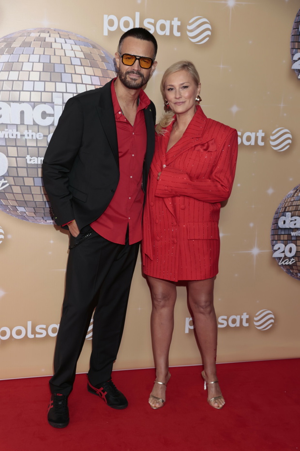 Mikołaj Krawczyk i Sylwia Juszczak-Krawczyk na czerwonym dywanie jubileuszowego odcinka "Tańca z Gwiazdami"