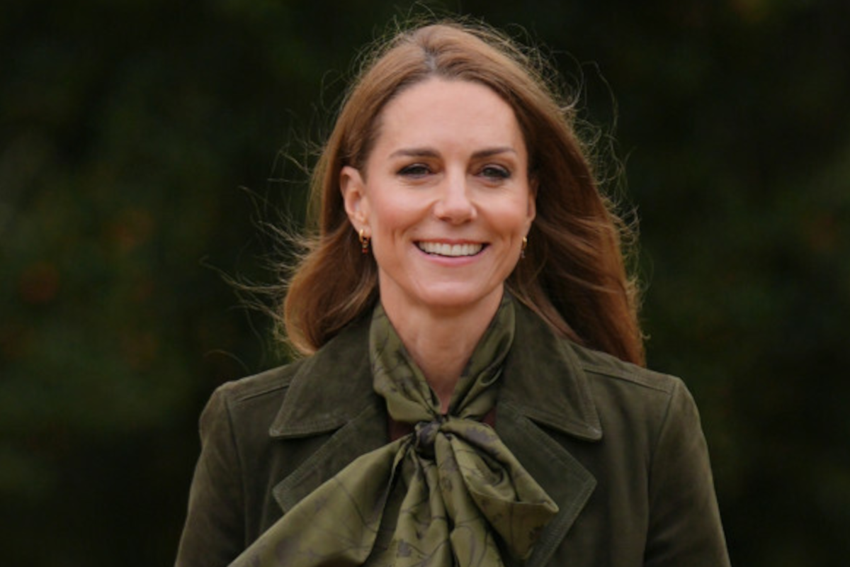 Kozaki księżnej Kate w stylu "Royal Hazel Suede" hitem jesieni 2025. To szczyt elegancji