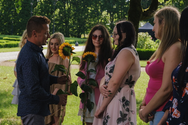 Jedna z kandydatek Krzysztofa zataiła w liście, że ma dziecko