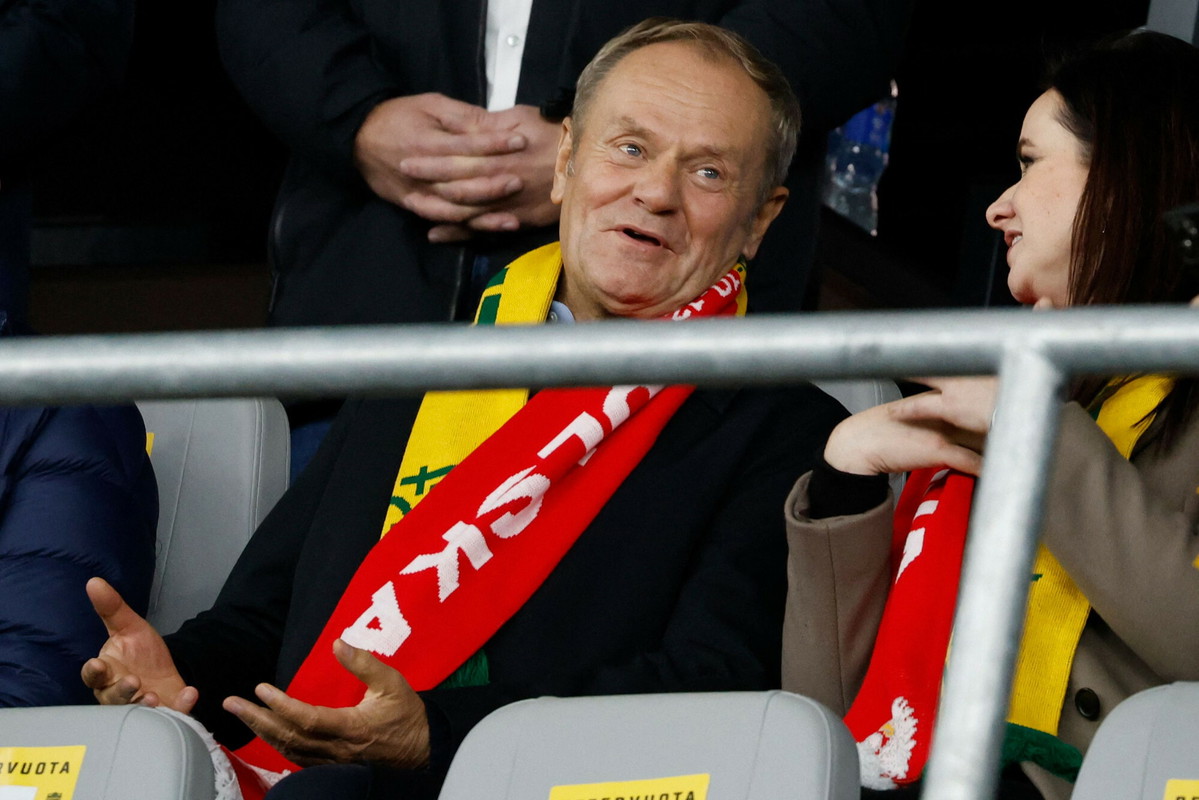 Skandal na meczu Polska–Litwa! Donald Tusk wyzywany przez kibiców