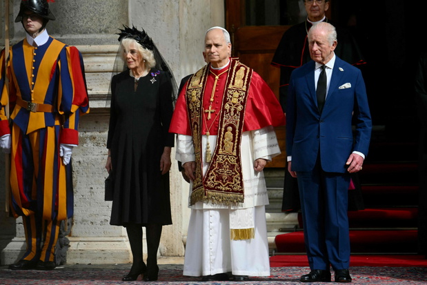Król Karol III w Watykanie. Modlitwa z papieżem i upokorzenie Kamili