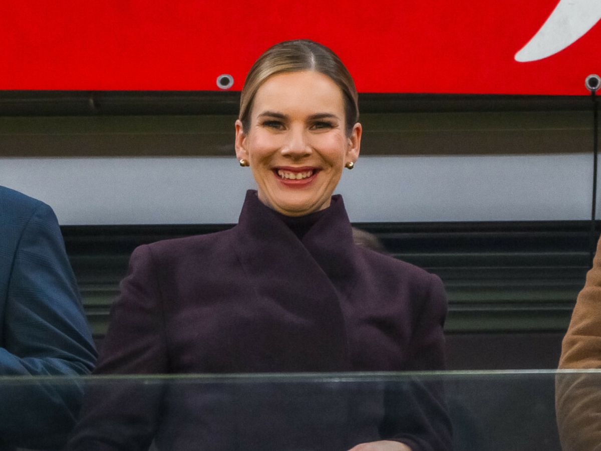 Marta Nawrocka w świetnym humorze na stadionie