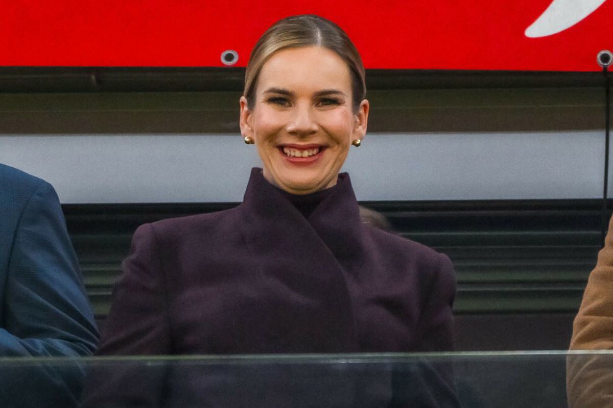 Marta Nawrocka w świetnym humorze na stadionie