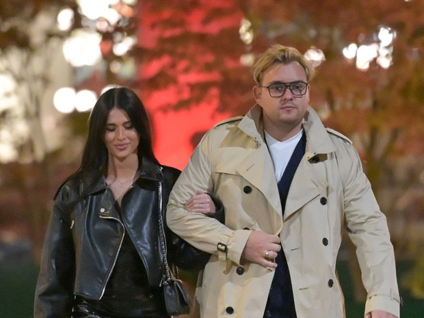Roksana Węgiel i Kevin Mglej namiętnie całują się na ulicy. Nie zważali na spojrzenia gapiów fot. EOS
