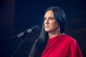 Kayah wspomina rodziców i psa w dniu 58. urodzin