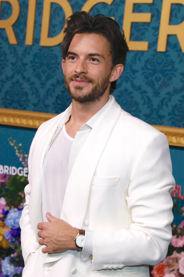Największy przystojniak w show-biznesie wybrany. Kim jest Jonathan Bailey?